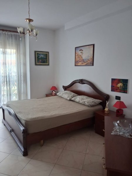 Tirane, jepet me qera apartament 2+1 Kati 4, 70 m² 790 € (qender)