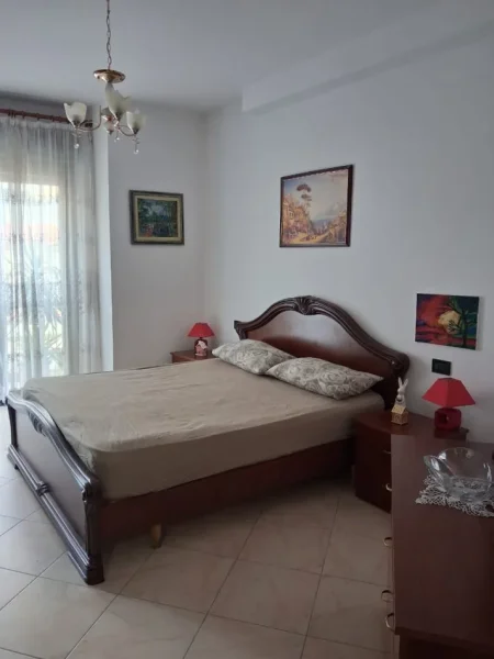 Tirane, jepet me qera apartament 2+1 Kati 4, 70 m² 790 € (qender)