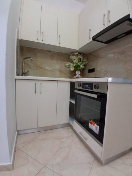 Tirane, jepet me qera apartament 2+1 Kati 4, 70 m² 790 € (qender)