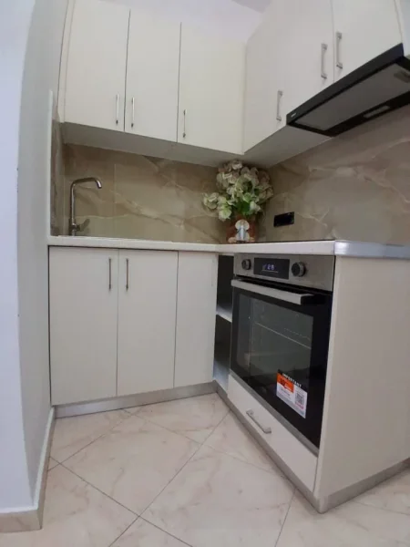 Tirane, jepet me qera apartament 2+1 Kati 4, 70 m² 790 € (qender)