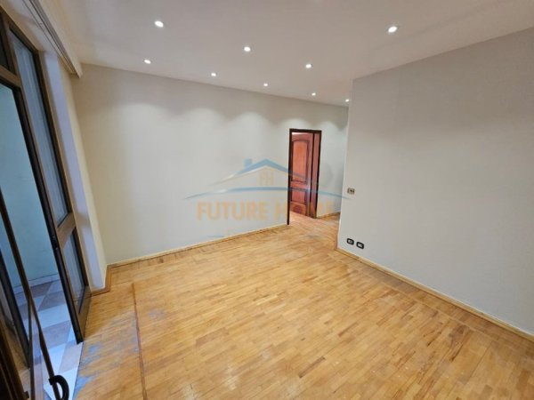 Tirane, shitet apartament 2+1 Kati 3, 139 m² 350.000 € (Bllok Prane Kafe Roma)