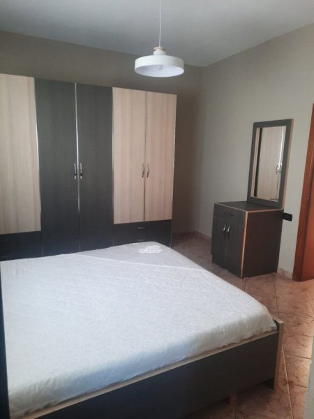 Tirane, jepet me qera apartament 2+1+Ballkon Kati 3, 146 m² 550 € (kodra priftit)