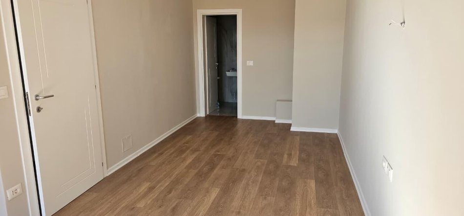 Tirane, jepet me qera zyre Kati 17, 160 m² 2.000 € (GARDEN BUILDING)