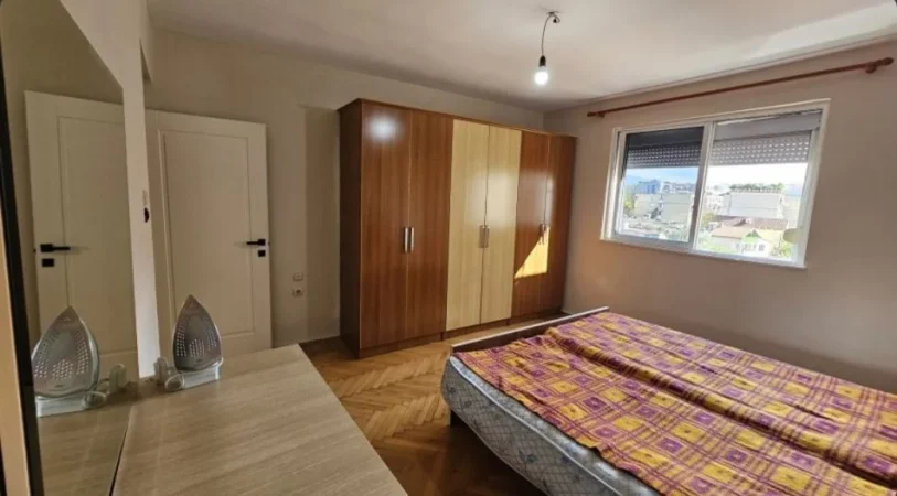 Tirane, jepet me qera apartament 2+1 Kati 5, 80 m² 500 € (brryli)