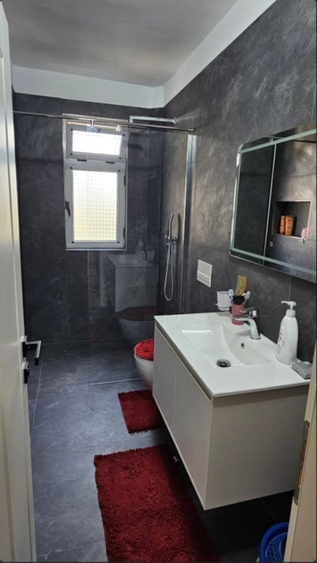 Tirane, jepet me qera apartament 2+1 Kati 5, 80 m² 500 € (brryli)