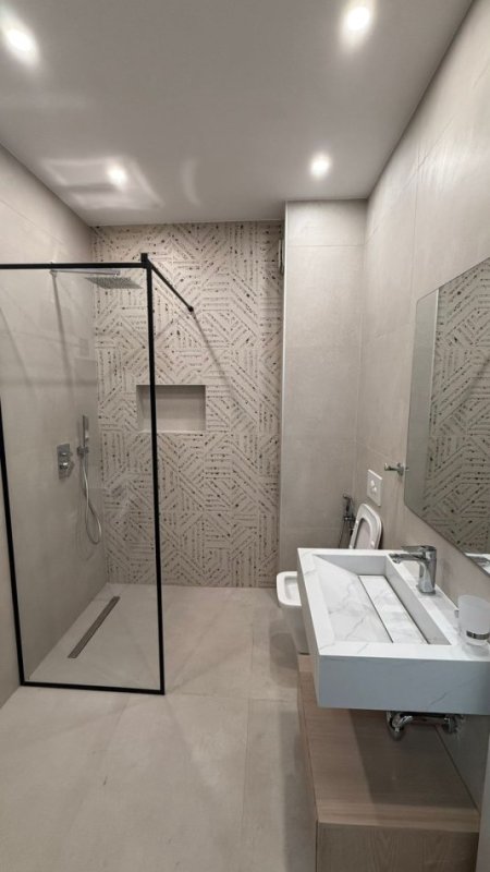 Tirane, jepet me qera apartament 2+1 Kati 1, 800 m² 800 € (kodra e diellit)