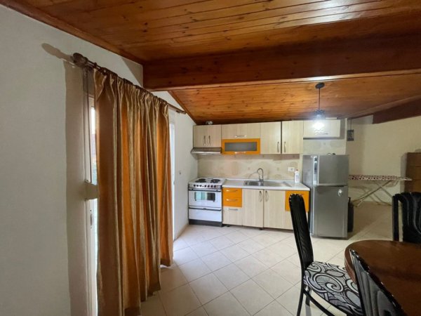 Tirane, jepet me qera apartament 1+1+Ballkon Kati 4, 105 m² 350 € (Shkolla Gjon Buzuku)