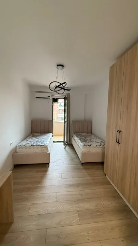 Tirane, jepet me qera apartament 2+1 Kati 1, 110 m² 800 € (kodra diellit)