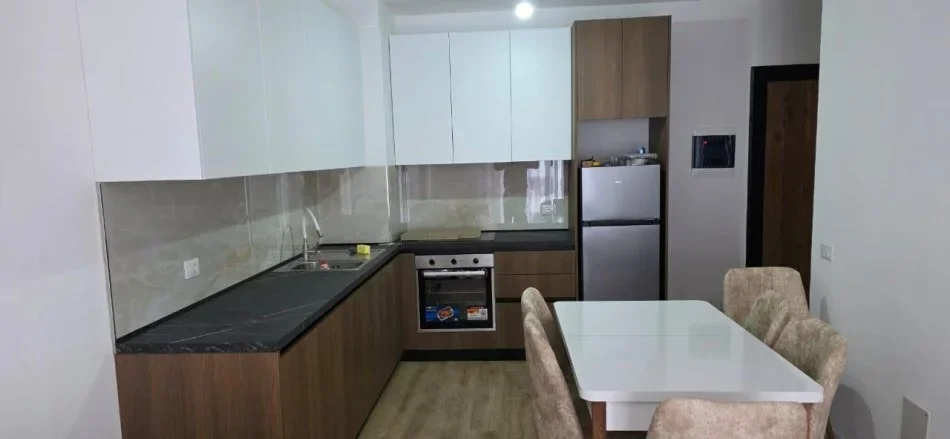 Tirane, jepet me qera apartament 2+1+post parkimi Kati 2, 84 m² 500 € (Univers City)