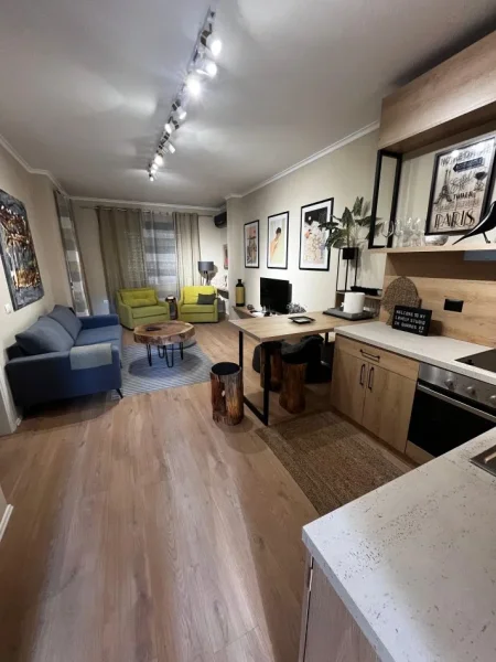 Shkembi Kavajes, shitet apartament 1+1+Ballkon Kati 3, 63 m² (Shkëmbi Kavajës)