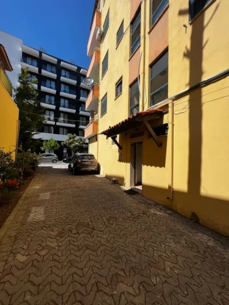 Shkembi Kavajes, shitet apartament 1+1+Ballkon Kati 3, 63 m² (Shkëmbi Kavajës)