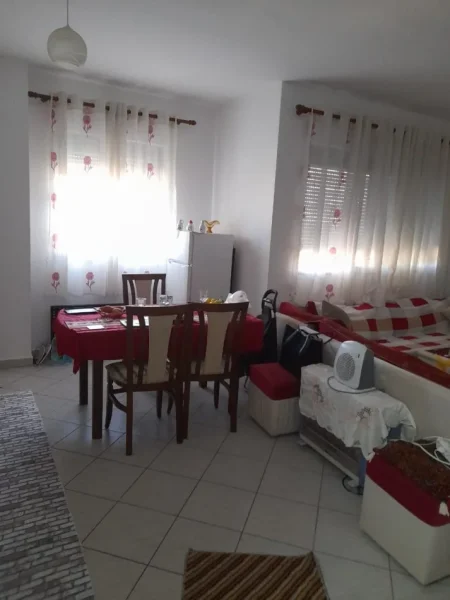 Tirane, jepet me qera apartament 1+1+Ballkon Kati 2, 66 m² 400 € (Rruga:Sotir Caci,Fresku)