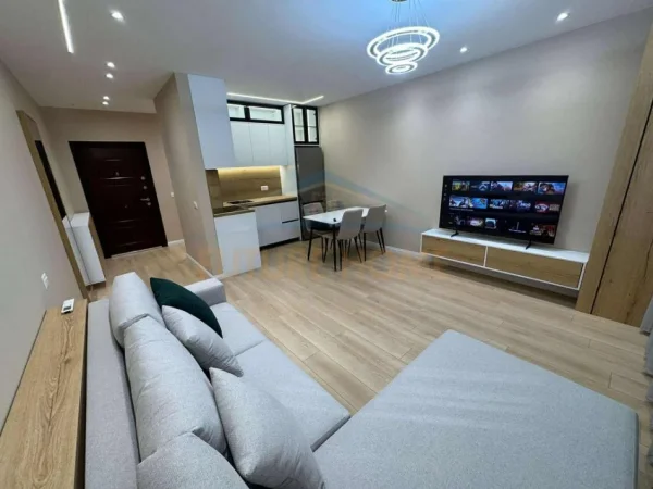 Tirane, shitet apartament 2+1+Depo, Ballkon, Kati 1, 93 m² 250.000 € (Myslym Shyri)