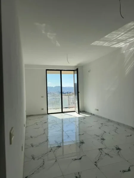 Tirane, jepet me qera zyre Kati 10, 116 m² 1.000 € (Golden Tower Residence, Mine Peza)