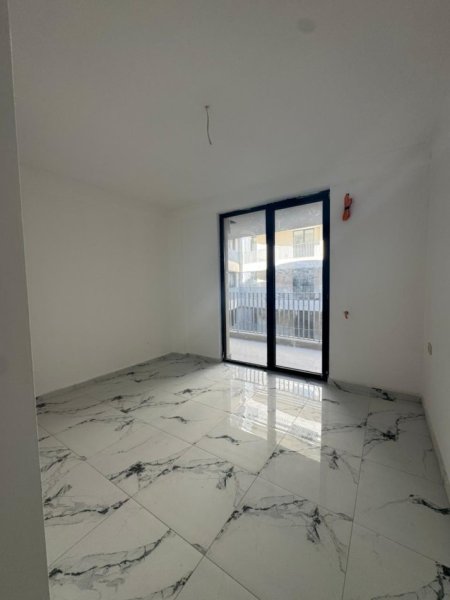 Tirane, jepet me qera zyre Kati 10, 116 m² 1.000 € (Golden Tower Residence, Mine Peza)