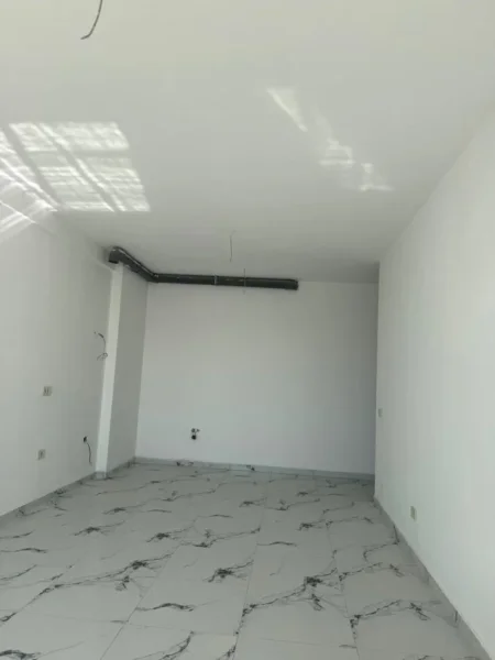 Tirane, jepet me qera zyre Kati 10, 116 m² 1.000 € (Golden Tower Residence, Mine Peza)