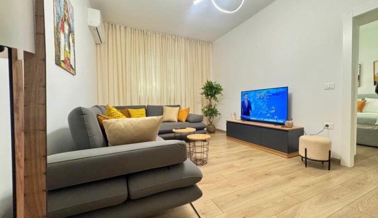 Tirane, jepet me qera apartament 2+1 , 90 m² 950 € 