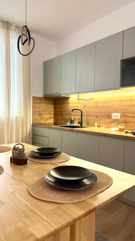 Tirane, jepet me qera apartament 2+1 , 90 m² 950 € 