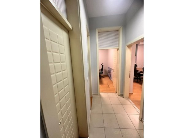 Tirane, jepet me qera zyre Kati 1, 50 m² 500 € (Pallatet Agimi)