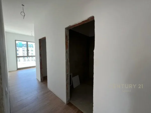Tirane, jepet me qera ambjent biznesi Kati 3, 124 m² 800 € (Bulevardi Ri)