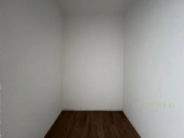 Tirane, jepet me qera ambjent biznesi Kati 3, 124 m² 800 € (Bulevardi Ri)