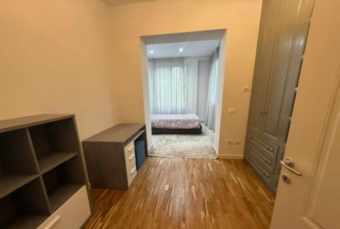 Tirane, jepet me qera 3+1+Aneks+Ballkon Kati 1, 240 m² 2.100 € (TEG)