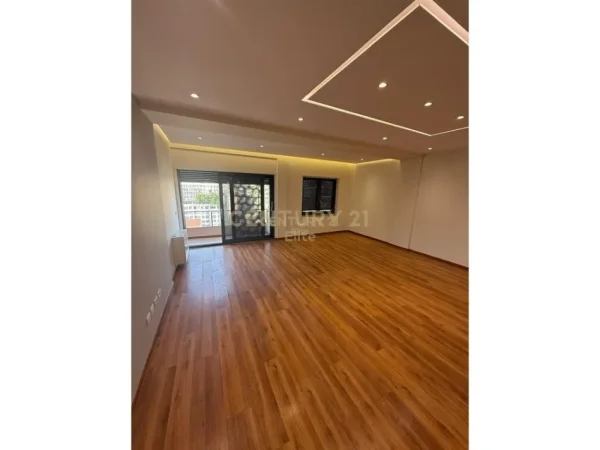 Tirane, jepet me qera ambjent biznesi Kati 7, 150 m² 1.600 € (Zogu Zi)