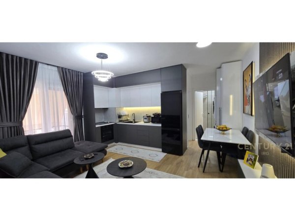 Tirane, shes apartament 1+1 Kati 3, 49 m² 120.000 € (Selite)