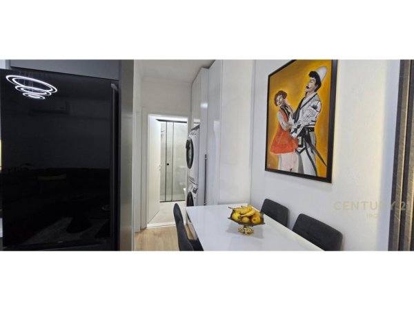 Tirane, shes apartament 1+1 Kati 3, 49 m² 120.000 € (Selite)