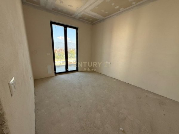 Tirane, jepet me qera ambjent biznesi Kati 6, 129 m² 1.200 € (Sheshi Shqiponja)