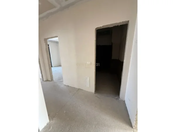 Tirane, jepet me qera ambjent biznesi Kati 6, 129 m² 1.200 € (Sheshi Shqiponja)