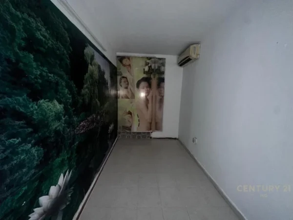 Tirane, jepet me qera ambjent biznesi Kati 0, 63 m² 700 € (Rruga e Durresit)