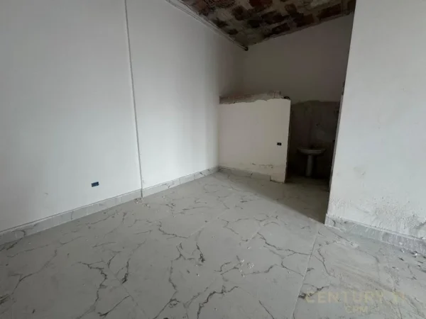 Tirane, jepet me qera ambjent biznesi Kati 0, 40 m² 900 € (Qender)