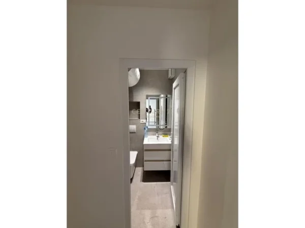 Tirane, jepet me qera ambjent biznesi Kati 1, 55 m² 500 € (Rruga Bardhyl)