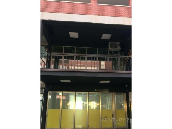 Tirane, jepet me qera ambjent biznesi Kati 1, 125 m² 1.000 € (Laprake)