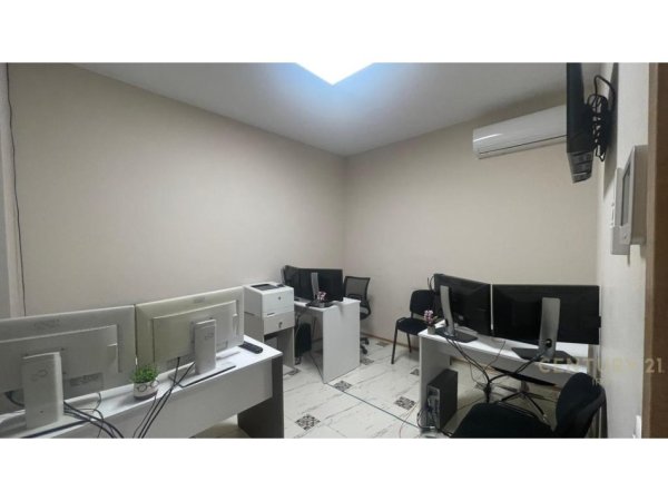 Tirane, jepet me qera ambjent biznesi Kati 1, 157 m² (Stadiumi Air Albania)