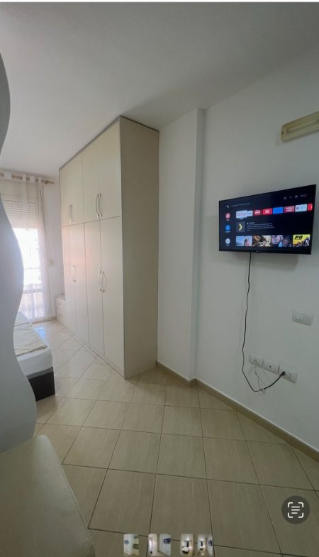Vlore, jepet me qera per Student apartament 1+1 , 52 m² 210 € (Tek sheshi i madh i lungomares , 2 min larg universitetit)