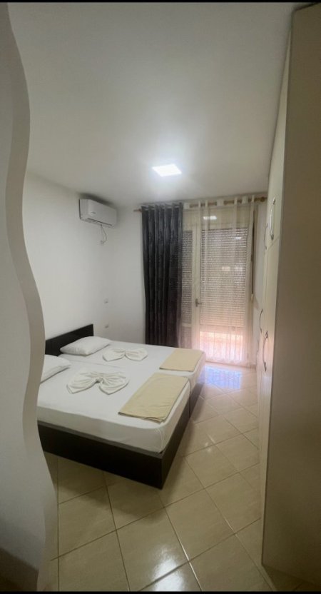 Vlore, jepet me qera per Student apartament 1+1 , 52 m² 210 € (Tek sheshi i madh i lungomares , 2 min larg universitetit)