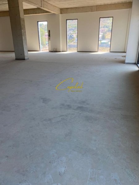 Tirane, jepet me qera ambjent biznesi Kati 2, 600 m² 1.500 € (VAQARR)