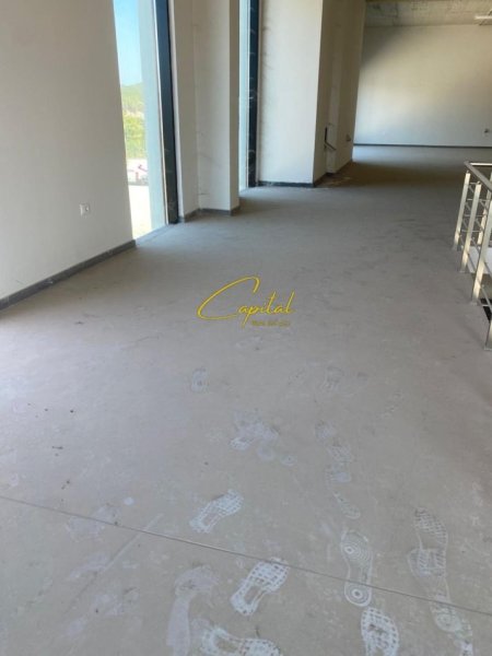 Tirane, jepet me qera ambjent biznesi Kati 2, 600 m² 1.500 € (VAQARR)