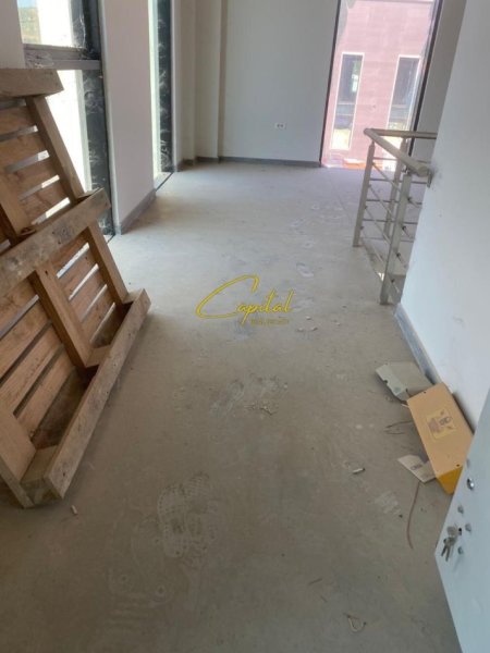 Tirane, jepet me qera ambjent biznesi Kati 2, 600 m² 1.500 € (VAQARR)