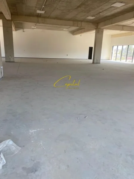 Tirane, jepet me qera ambjent biznesi Kati 2, 600 m² 1.500 € (VAQARR)