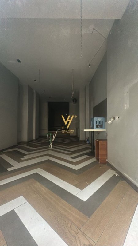 Tirane, shitet dyqan Kati 0, 105 m² 740.000 € (MYSLYM SHYRI)