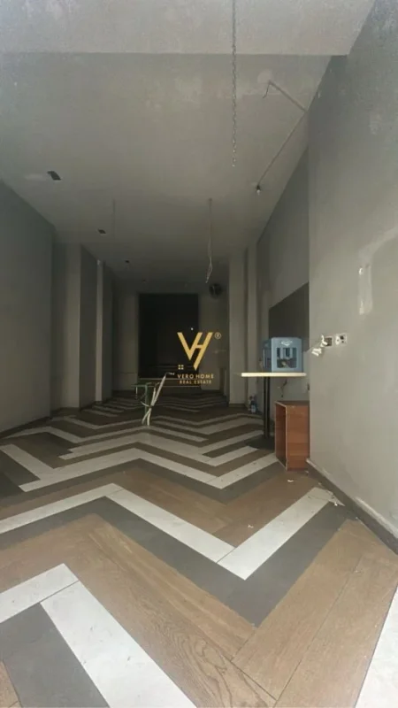 Tirane, shitet dyqan Kati 0, 105 m² 740.000 € (MYSLYM SHYRI)