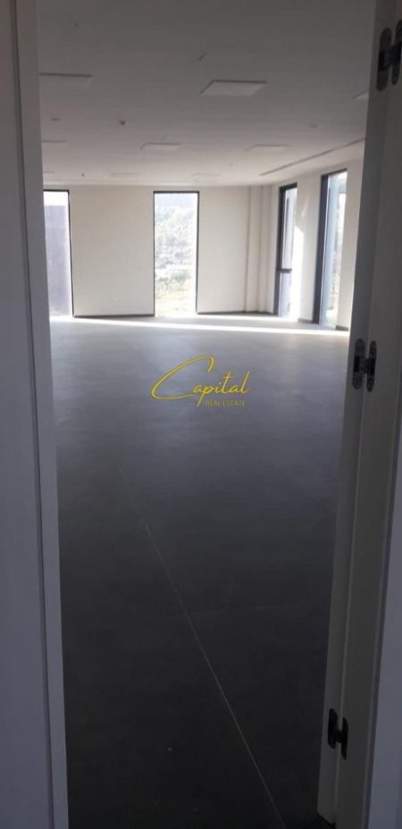 Tirane, jepet me qera ambjent biznesi Kati 2, 950 m² 2.000 € (VAQARR)