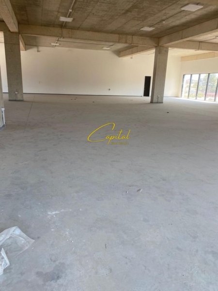 Tirane, jepet me qera ambjent biznesi Kati 2, 950 m² 2.000 € (VAQARR)