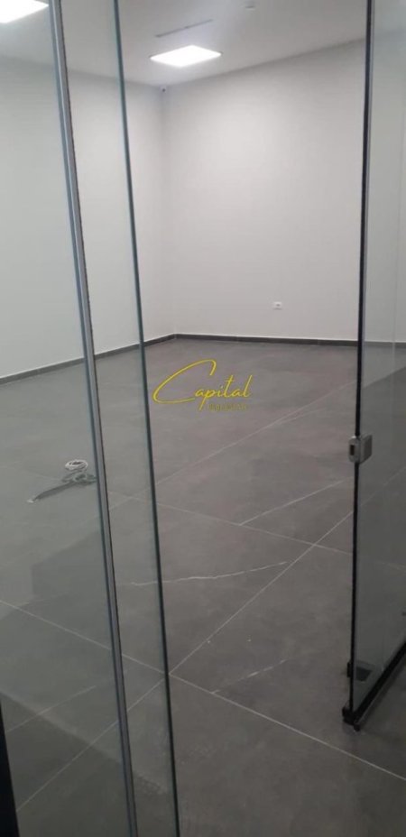 Tirane, jepet me qera ambjent biznesi Kati 2, 950 m² 2.000 € (VAQARR)