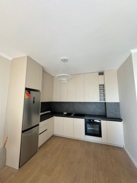 Tirane, jepet me qera apartament 1+1+Ballkon Kati 5, 95 m² 1.000 € (Golden Tower)