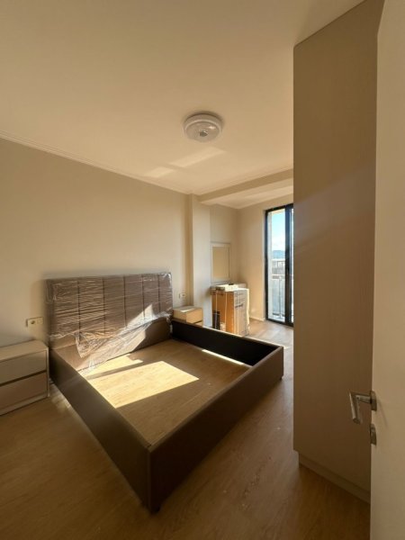 Tirane, jepet me qera apartament 1+1+Ballkon Kati 5, 95 m² 1.000 € (Golden Tower)