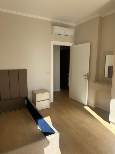 Tirane, jepet me qera apartament 1+1+Ballkon Kati 5, 95 m² 1.000 € (Golden Tower)